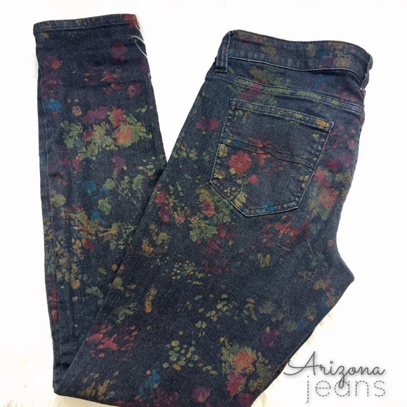 Dark Jeans with painted flower 🌺 details - Picture 1 of 3
